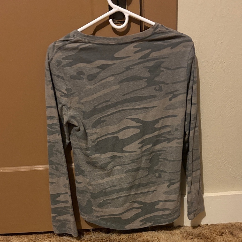 Natural Reflections Camouflage Long Sleeve Top size small - Picture 3 of 3